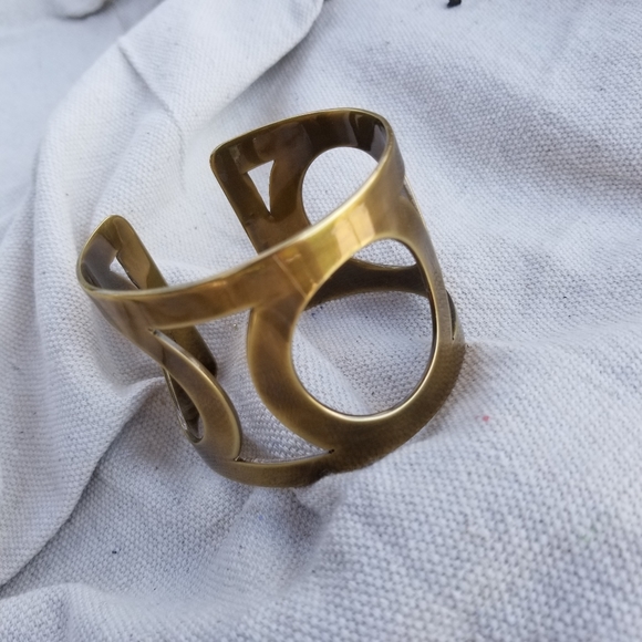 Modern circle sculpture cuff bracelet solid brass - Picture 2 of 5